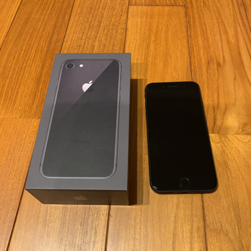 値引き　SIMフリー　iPhone8 スペースグレー　64ギガ
