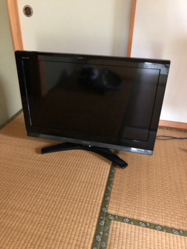 東芝　REGZA 32型　TV (リモコンなし)