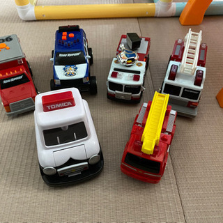 消防車などのおもちゃ