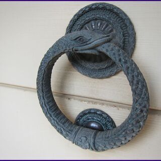現品限り■ ウロボロス 型 / ドアノッカー ◆ 青銅 調 鋳物 ■ 蛇 縁起物 アンティーク 家具 玄関扉 ノック