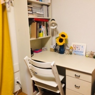 【譲渡】本棚つき勉強机(トリップトラップチェア付き)写真上げました！