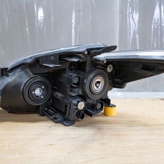 【美品】トヨタ プリウス ZVW30 純正 ヘッドライト 右側 47-29 HCHR-730