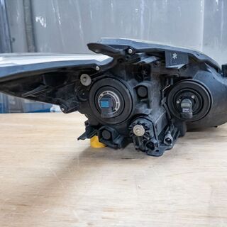 【美品】トヨタ プリウス ZVW30 純正 ヘッドライト 左側 47-29 HCHR-730