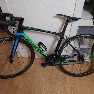 フルカーボンのジャイアントのロードバイク格安・美品です。