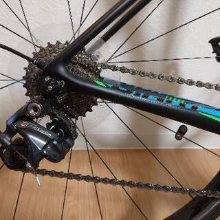 フルカーボンのジャイアントのロードバイク格安・美品です。