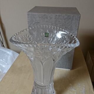 クリスタル花瓶(新品、箱入り)