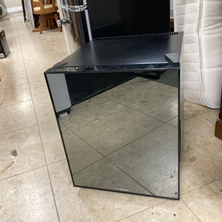 【これあったら鏡いらんが😳】A-Stage 1ドア 冷蔵庫 32L ミラーガラス (ペルチェ式:ブラック) AR-32L01MG