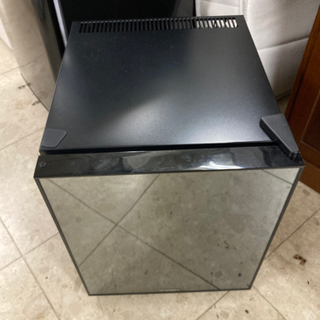 【これあったら鏡いらんが😳】A-Stage 1ドア 冷蔵庫 32L ミラーガラス (ペルチェ式:ブラック) AR-32L01MG