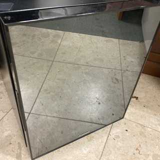 【これあったら鏡いらんが😳】A-Stage 1ドア 冷蔵庫 32L ミラーガラス (ペルチェ式:ブラック) AR-32L01MG