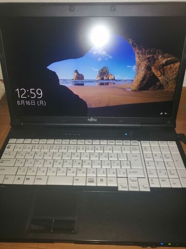 富士通 高速新品SSD　4コア8スレッドCore i7搭載 メモリ8G 　CDDVD読み書きテンキー 大画面15.6インチIPS液晶　新品キーボード　Wifi対応 windows10