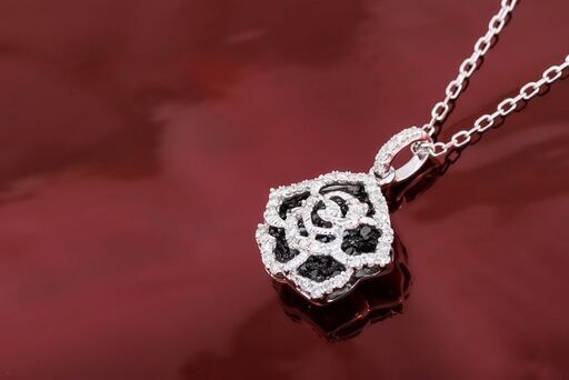K18WG ブラックダイヤモンド・ダイヤモンド ネックレス (ローズモチーフ) 品番n20-365
