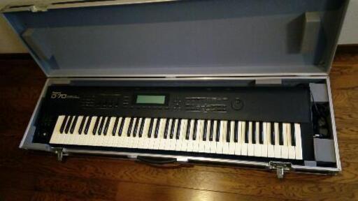 ROLAND シンセサイザー D70 ローランド ハードケース付