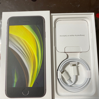 iPhone SE 第2世代 (SE2) ブラック 64 GB au SIMロック解除済み