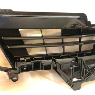 VOXY部品2⃣【新品、純正品】ヴォクシー80系フロントグリル 新車はずし