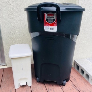 最新型 アメリカ製 Rubbermaid ゴミ箱