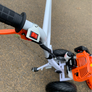 タイヤ付エンジン草刈機 手押し草刈り機　らくらく作業　最強52cc 新品