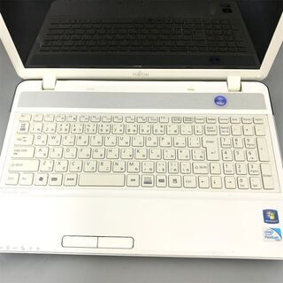 ホワイト色 即使用可 ノートパソコン 中古美品 15型ワイド 富士通 AH42/G