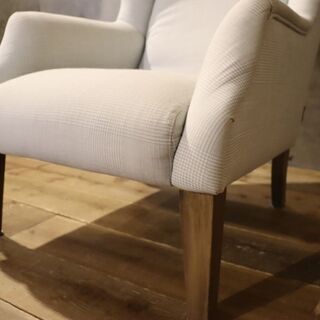 稀少な英国ブランドLAURA ASHLEY(ローラアシュレイ)のウィングバックチェアです。クラシカルなフォルムのハイバックソファは優しい色合いとシンプルなデザインでさまざまなテイストとの相性◎BH409