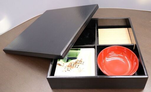 ☆ジモティー割引有り☆松花堂 切箔松葉 懐石弁当箱 未使用品