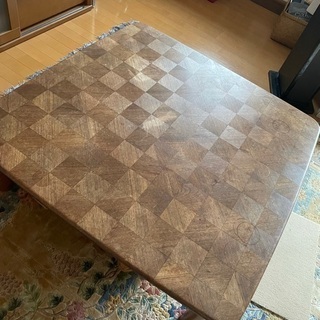 モダンでしっかりとした机