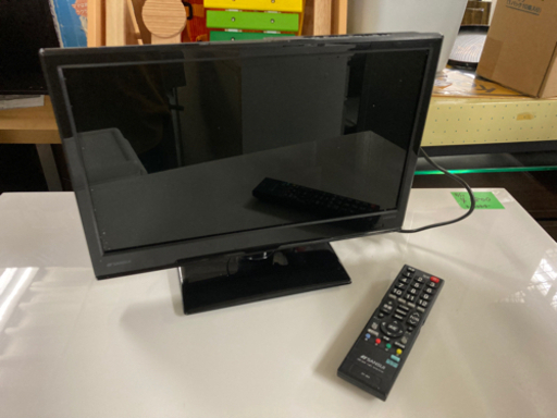 【8/18確約済み】【キッチンに置いたら料理しながらでも見れる】ドウシシャ SANSUI 16型液晶テレビ  2015年製