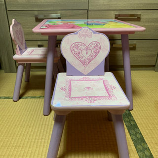 【ネット決済】プリンセスの子供用テーブルセット　2脚椅子付き