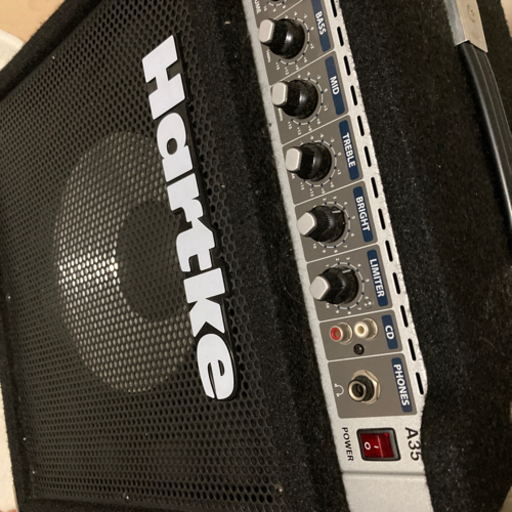Hartke 120W ベースコンボアンプ KickBackデザイン