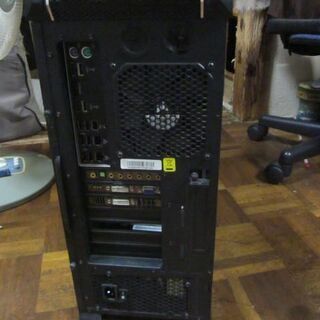 自作パソコン ミドルタワー Core i5/4GB/1TB IN WIN、144個のRGB LEDを