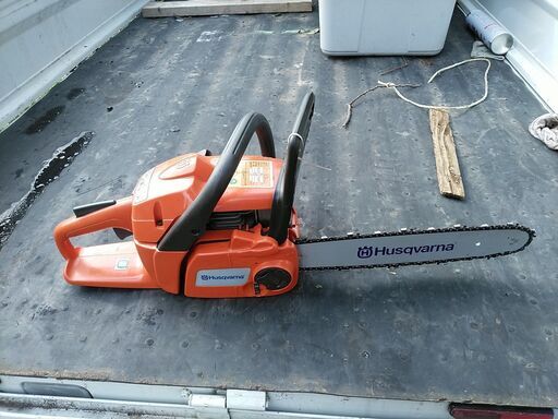 エンジン式チエンソ－　Husqvarma 236いかがですか