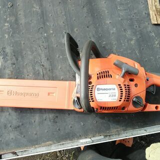 エンジン式チエンソ－　Husqvarma 236いかがですか-MOET CHANDON