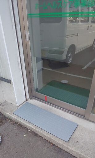 屋外　すべり止めマット　ステップラバー（グレー）　玄関　階段　凍結　介護用　福祉用具エンパイアー