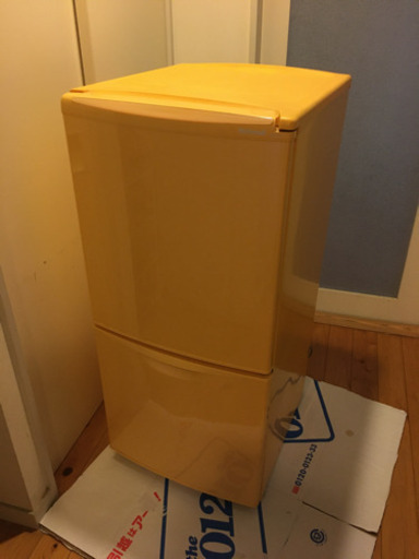 商談中　黄色くて可愛い冷蔵庫