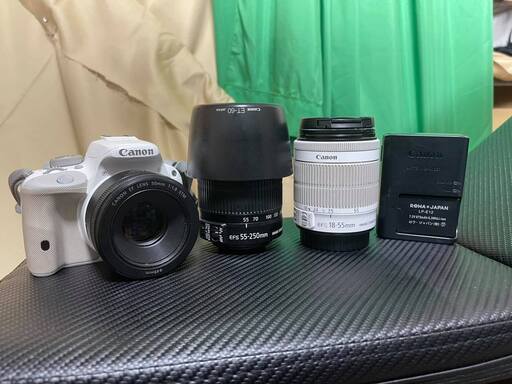 中古カメラ Canon Kiss X7 18-55mm、55-250mm、50mm f1.8レンズ付き 白