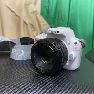 中古カメラ Canon Kiss X7 18-55mm、55-250mm、50mm f1.8レンズ付き 白
