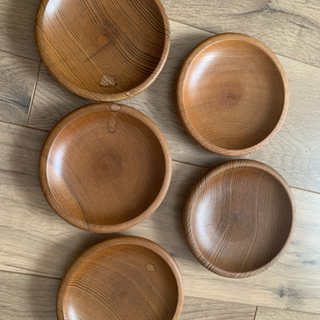 5つの小皿(木）