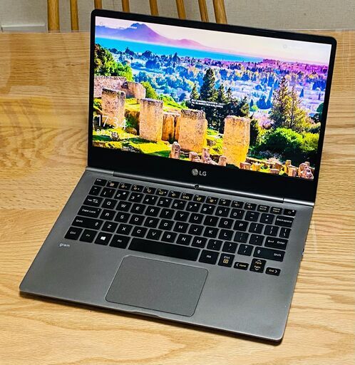 超軽量モバイルPC（825グラム Windows 10）LG製コストコモデル　おまけつき