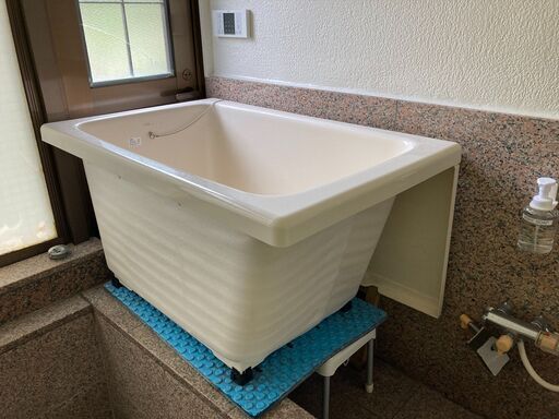 住設：使用回数少：INAX LIXIL PB-1102AL(ポリエック1100浴槽)＋フタ(未使用)付