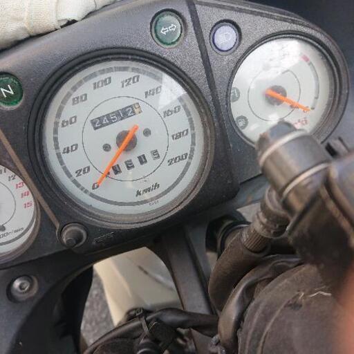 2気筒と4気筒、2台の250ニンジャを諸元で比較｜