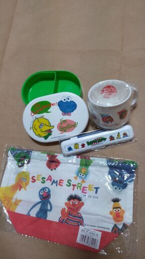 ✩セサミストリート 弁当箱セット　未使用品　1300円