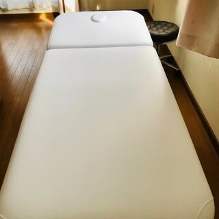 【再出品】美品！エステ用電動ベッド