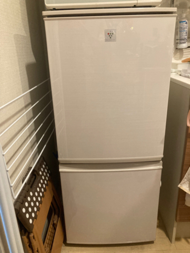 【受渡先確定】SHARP製冷蔵庫　137Ｌ　プラズマクラスター機能あり