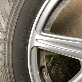 スタッドレスタイヤ　215/60R16 5穴