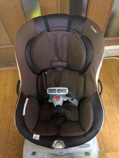 取引き中　コンビ　チャイルドシート　回転式