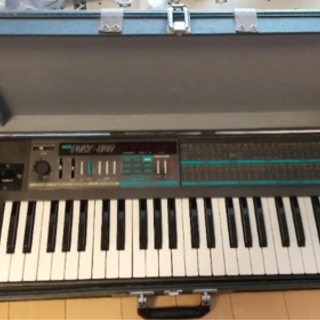 美品　KORG キーボード POLY-800 ハードケース、ACアダプター付 美品 KORG キーボード POLY-800 ハードケース、ACアダプター付