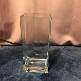 ガラスの花瓶(角型)
