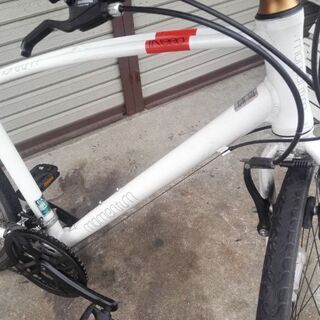 クロスバイク momentum ineed  21段変速 ホワイト 配送無料 クロスバイク momentum ineed 21段変速 ホワイト 配送無料