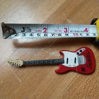 ギターのアクセサリー　Fender MUSTANG