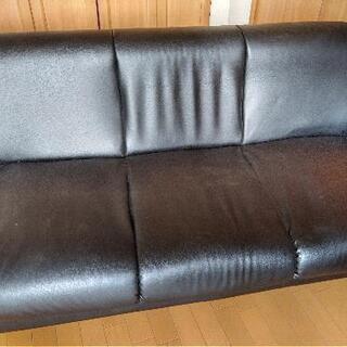 黒色　合革のソファー
