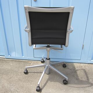 肘あり ローリングフレームチェア ブラック カッシーナ