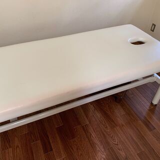 有孔・手動昇降・マッサージベッド